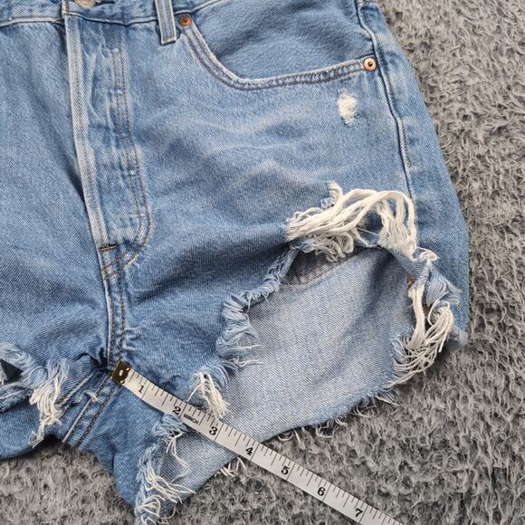 Levi's 501 Shorts Women 32 Blue Normcore Distressed Bikercore Raw Hem Med Wash - Picture 7 of 9